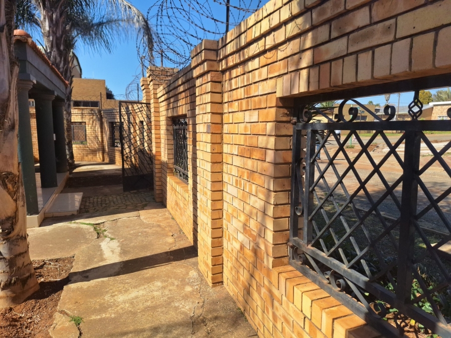 4 Bedroom Property for Sale in Mohadin North West